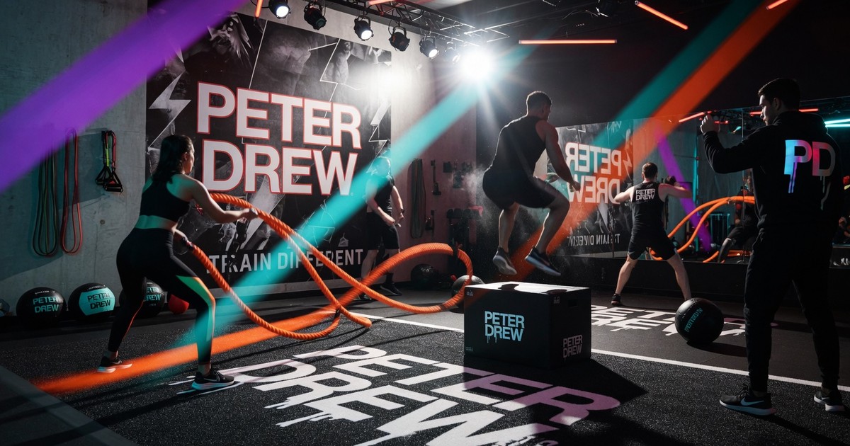 aesthetic male performer for shows — Peter Drew
